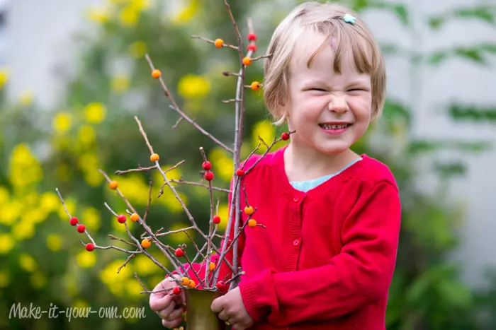 Fall Berry Branches from make-it-your-own.com (Arts, crafts & activities for kids)