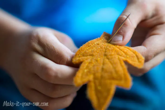 Fall Fun: Traced Leaves- Wall Hanging from make-it-your-own.com (Art, crafts and activities for kids)