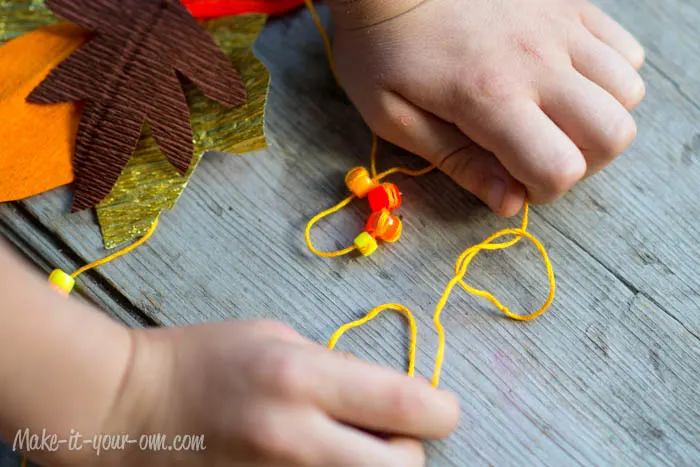 Fall Fun: Traced Leaves- Wall Hanging from make-it-your-own.com (Art, crafts and activities for kids)