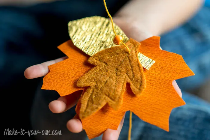 Fall Fun: Traced Leaves- Wall Hanging from make-it-your-own.com (Art, crafts and activities for kids)