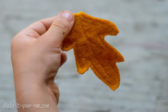 Fall Fun: Traced Leaves- Wall Hanging from make-it-your-own.com (Art, crafts and activities for kids)