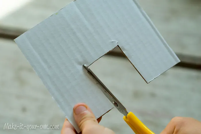 Fall Fun: Traced Leaves- Napkin Ties from make-it-your-own.com (Arts, crafts and activities for kids)