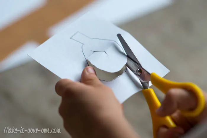 Fall Fun: Traced Leaves- Making a Stencil from make-it-your-own.com (Art. crafts and activities for kids)