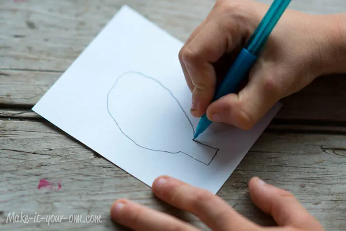 Fall Fun: Traced Leaves- Making a Stencil from make-it-your-own.com (Art. crafts and activities for kids)