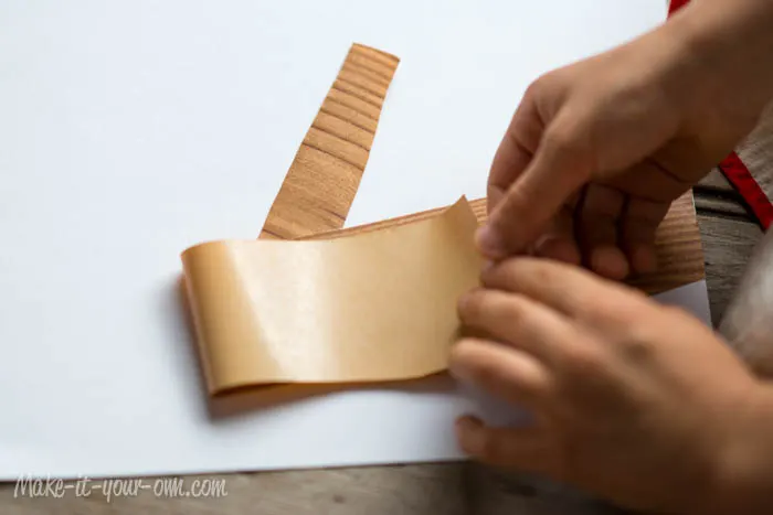Fall Fun: Traced Leaves- Making a Stencil from make-it-your-own.com (Art. crafts and activities for kids)