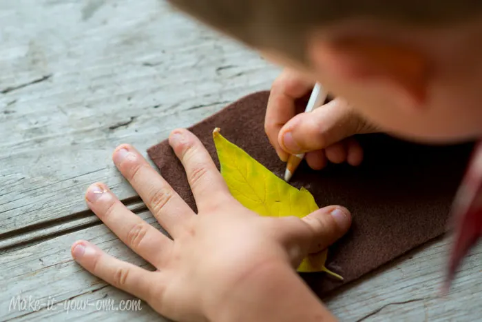 Fall Fun: Traced Leaves- Wall Hanging from make-it-your-own.com (Art, crafts and activities for kids)