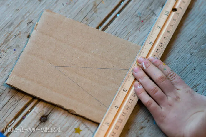 Cardboard Stamped Gift Bag from make-it-your-own.com (Art, crafts and activities for kids)