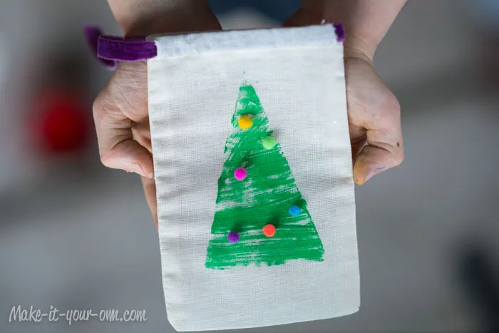 Cardboard Stamped Gift Bag from make-it-your-own.com (Art, crafts and activities for kids)