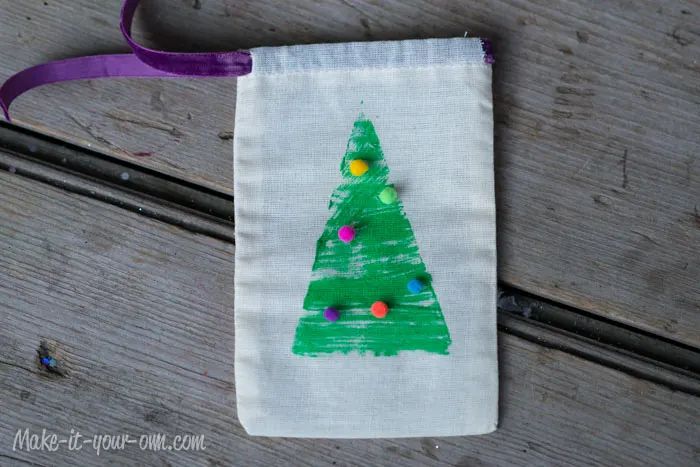 Cardboard Stamped Gift Bag from make-it-your-own.com (Art, crafts and activities for kids)