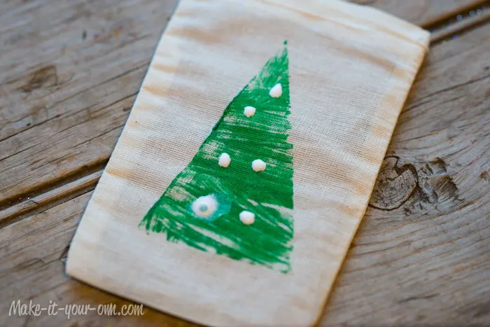 Cardboard Stamped Gift Bag from make-it-your-own.com (Art, crafts and activities for kids)