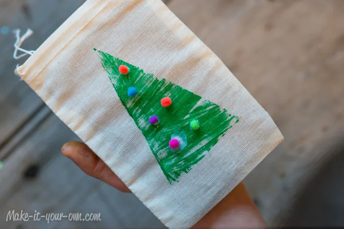 Cardboard Stamped Gift Bag from make-it-your-own.com (Art, crafts and activities for kids)