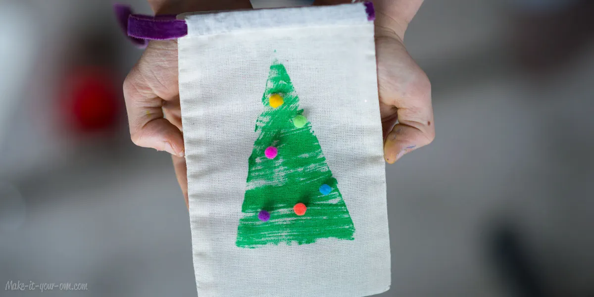 Cardboard Stamped Gift Bag from make-it-your-own.com (Art, crafts and activities for kids)