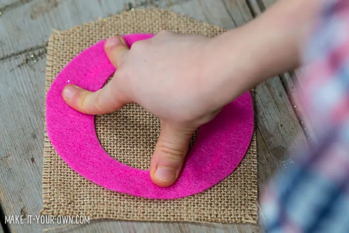 XO Garland from make-it-your-own.com (Crafts & Activities for Kids)