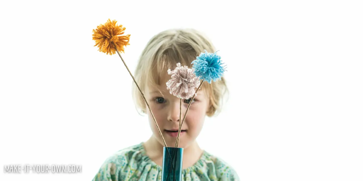 Valentine's Day: Pom Pom Flowers with make-it-your-own.com (Crafts & activities for kids)