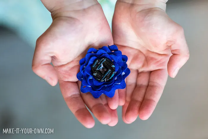 Rick Rack Floral Frame with make-it-your-own.com (Crafts & Activities for Kids)