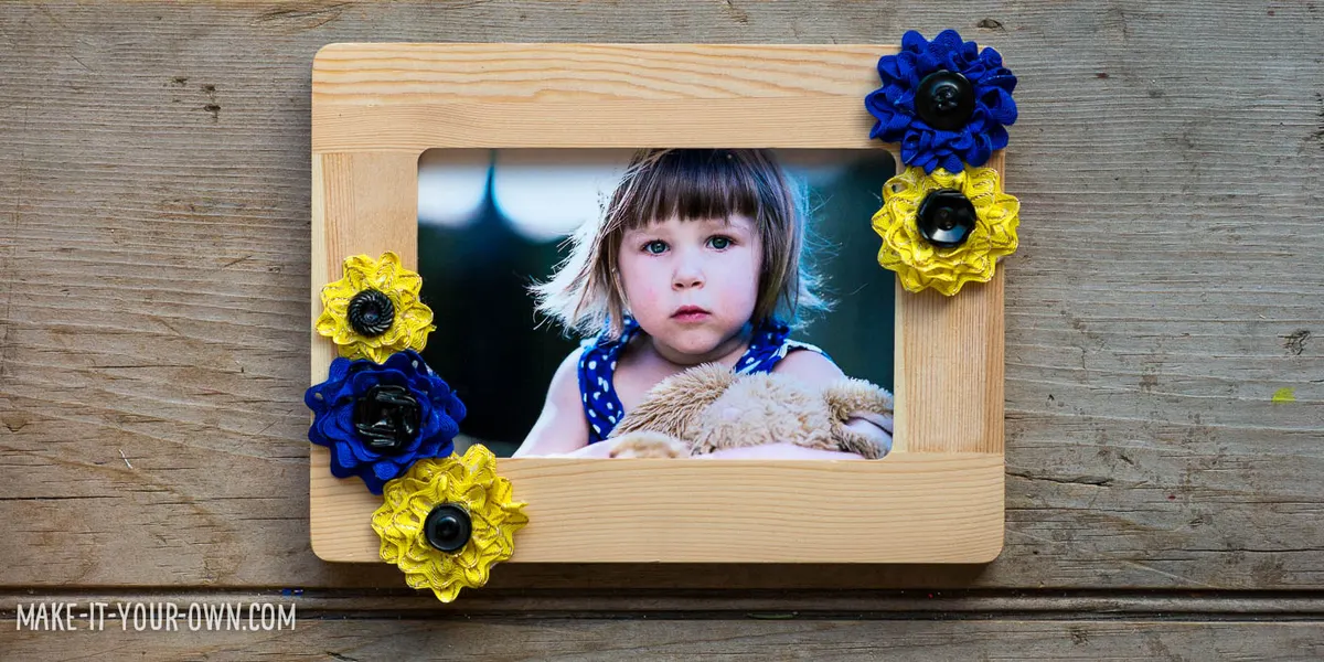 Rick Rack Floral Frame with make-it-your-own.com (Crafts & Activities for Kids)