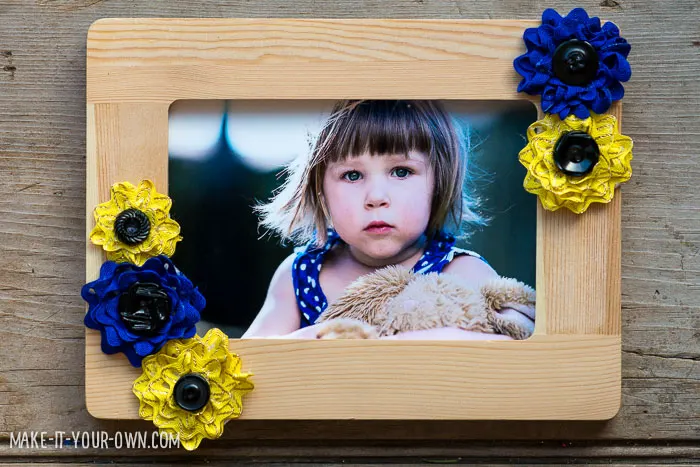 Rick Rack Floral Frame with make-it-your-own.com (Crafts & Activities for Kids)