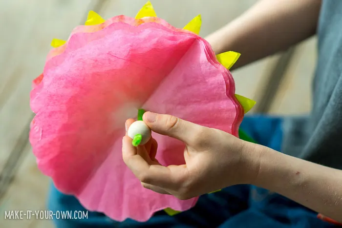 Friendship Twig Garland from make-it-your-own.com (Crafts & Activities for Kids)