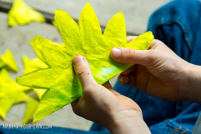 Friendship Twig Garland from make-it-your-own.com (Crafts & Activities for Kids)