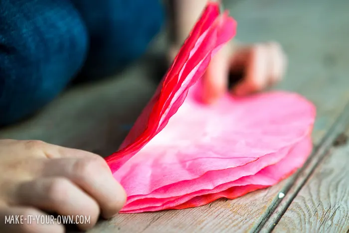 Friendship Twig Garland from make-it-your-own.com (Crafts & Activities for Kids)