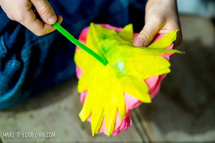 Friendship Twig Garland from make-it-your-own.com (Crafts & Activities for Kids)
