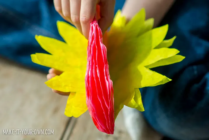 Friendship Twig Garland from make-it-your-own.com (Crafts & Activities for Kids)