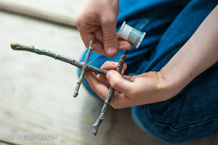 Friendship Twig Garland from make-it-your-own.com (Crafts & Activities for Kids)