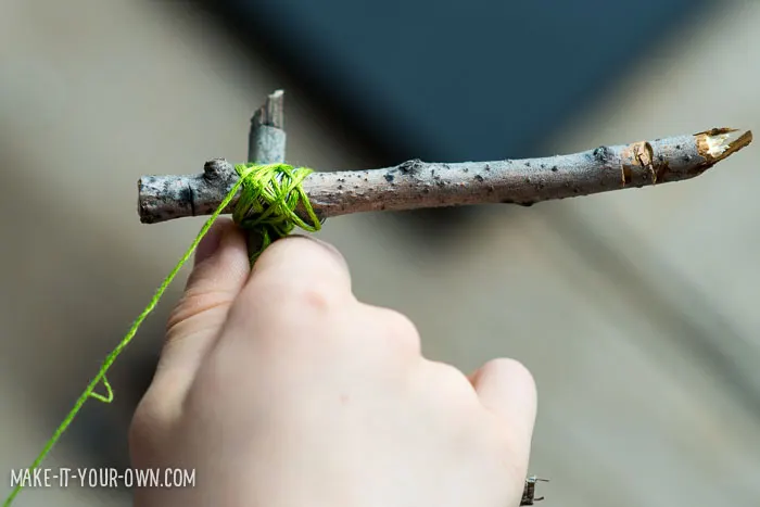Friendship Twig Garland from make-it-your-own.com (Crafts & Activities for Kids)
