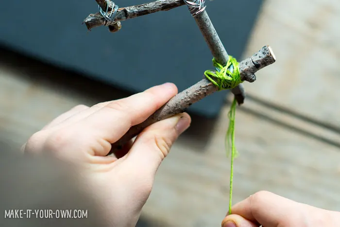 Friendship Twig Garland from make-it-your-own.com (Crafts & Activities for Kids)