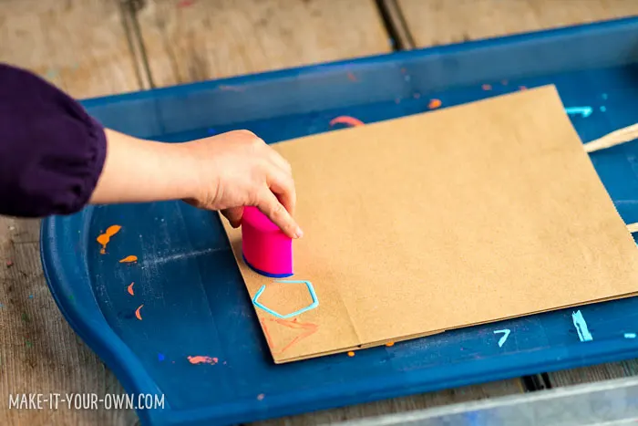 Shape Painting with Make-it-your-own.com (Crafts & activities for kids)