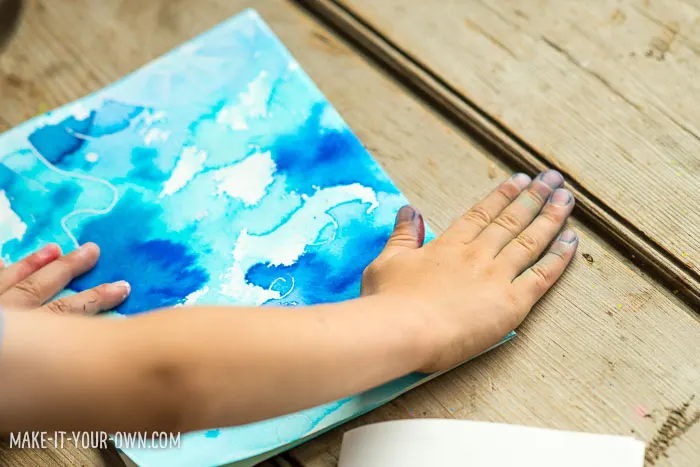 Underwater Notebooks with Correction Pen Resists with make-it-your-own.com (Crafts & activities for kids)