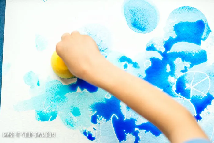 Underwater Notebooks with Correction Pen Resists with make-it-your-own.com (Crafts & activities for kids)