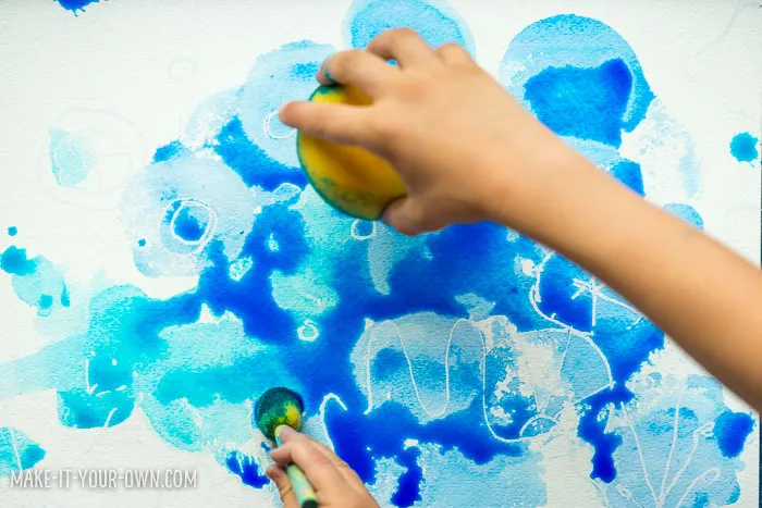 Underwater Notebooks with Correction Pen Resists with make-it-your-own.com (Crafts & activities for kids)