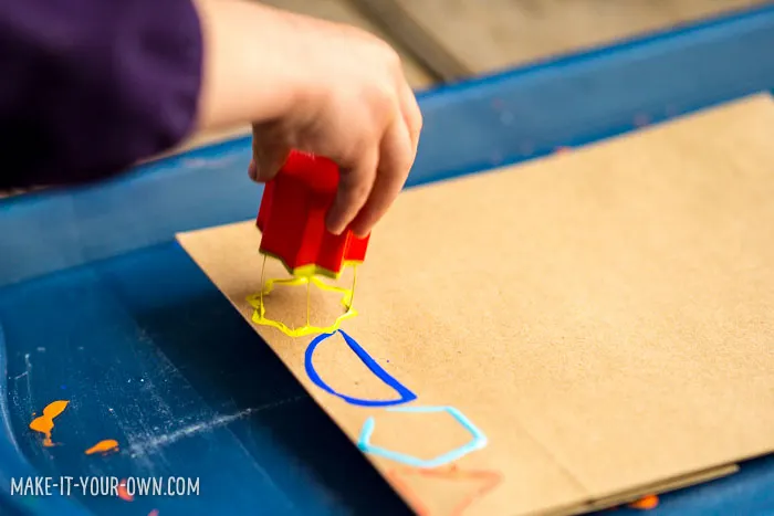 Shape Painting with Make-it-your-own.com (Crafts & activities for kids)
