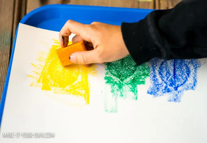Leaf Rubbing Watercolour Wreath with make-it-your-own.com (Crafts & activities for kids)