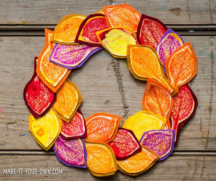 Leaf Rubbing Watercolour Wreath with make-it-your-own.com (Crafts & activities for kids)