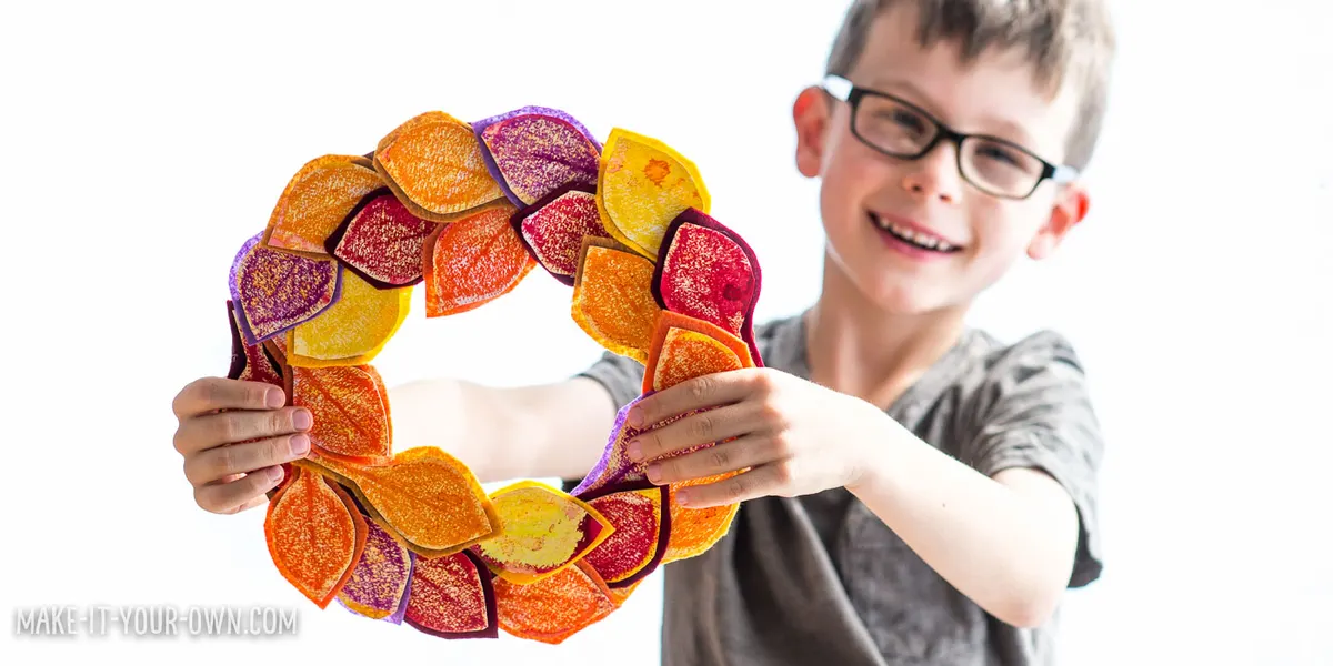 Leaf Rubbing Watercolour Wreath with make-it-your-own.com (Crafts & activities for kids)
