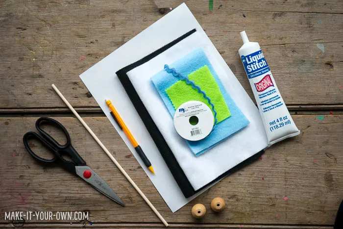 Kid-Designed Halloween Felt Banner with make-it-your-own.com (Crafts & activities for kids)