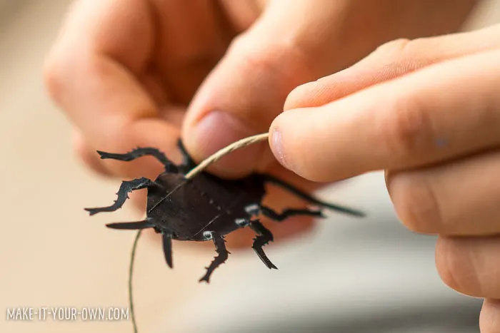 Bug Napkin Ties (Perfect for Halloween!) with make-it-your-own.com (Crafts & activities for kids)