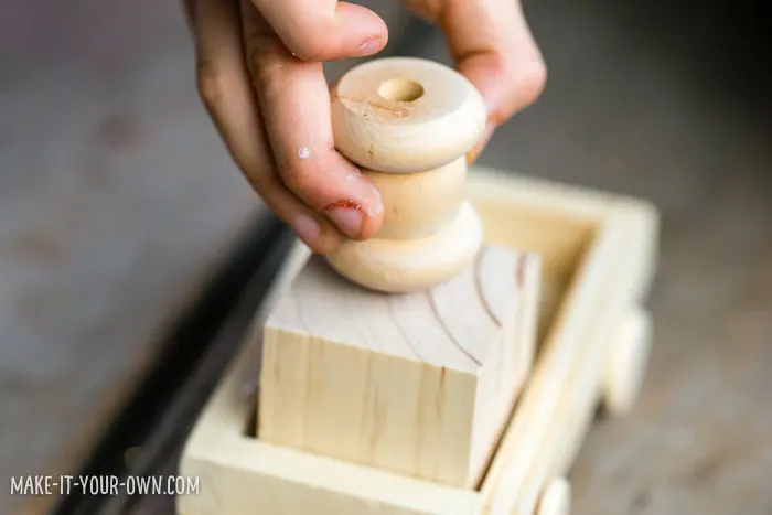 DIY Wooden Train with make-it-your-own.com (Creative activities for kids)