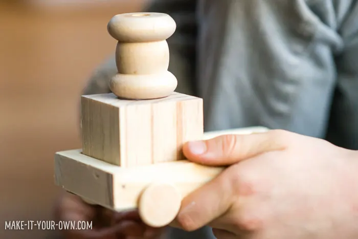 DIY Wooden Train with make-it-your-own.com (Creative activities for kids)