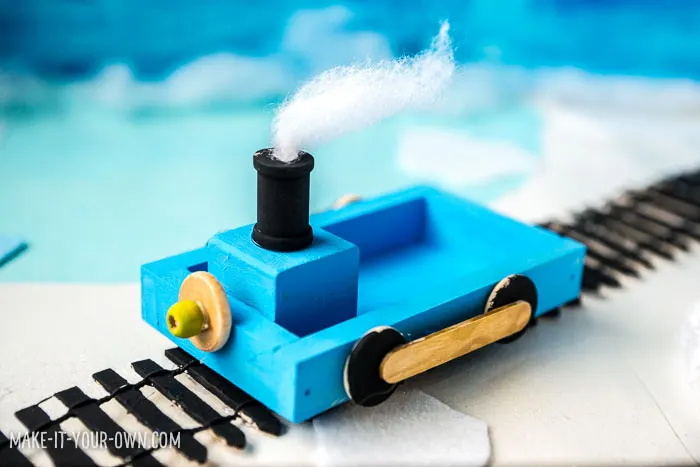 DIY Wooden Train with make-it-your-own.com (Creative activities for kids)