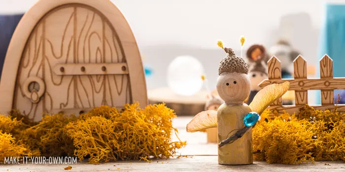 Autumn Fairy Small World: Use items found in nature to create these Fall peg dolls!