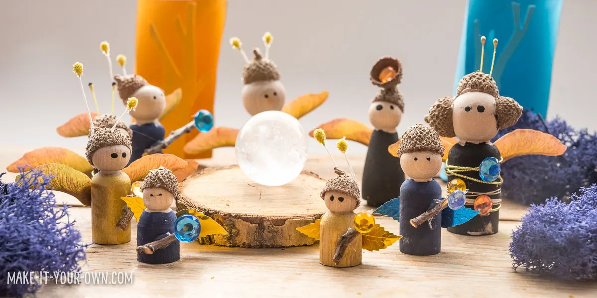 Autumn Fairy Small World: Use items found in nature to create these Fall peg dolls!