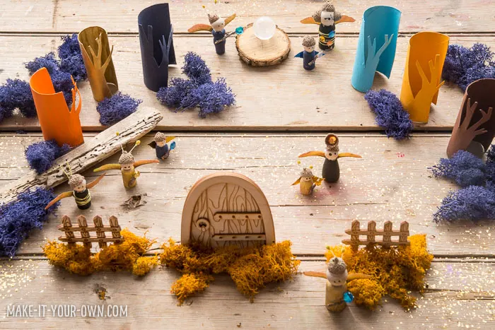 Autumn Fairy Small World:  Use items found in nature to create these Fall peg dolls!