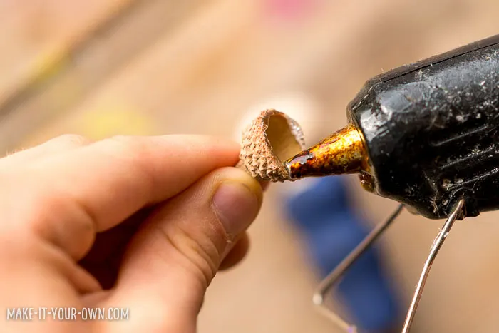 Autumn Fairy Small World: Use items found in nature to create these Fall peg dolls!