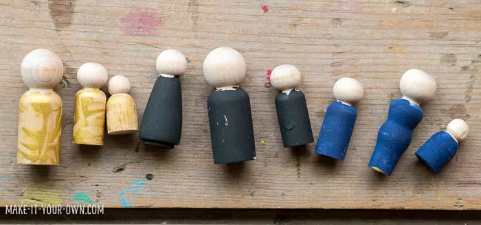 Autumn Fairy Small World: Use items found in nature to create these Fall peg dolls!