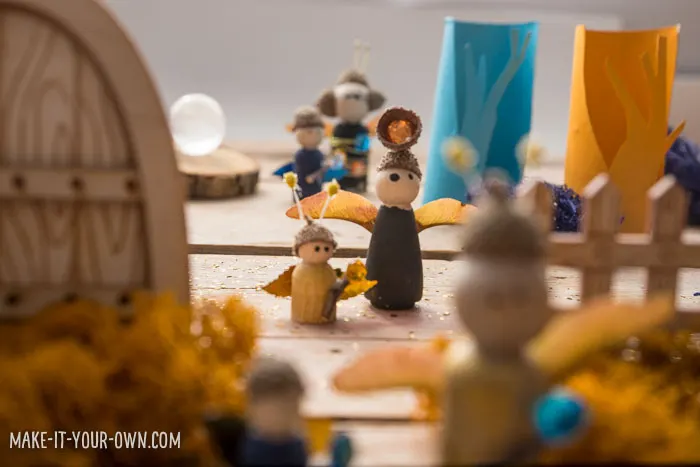 Autumn Fairy Small World: Use items found in nature to create these Fall peg dolls!
