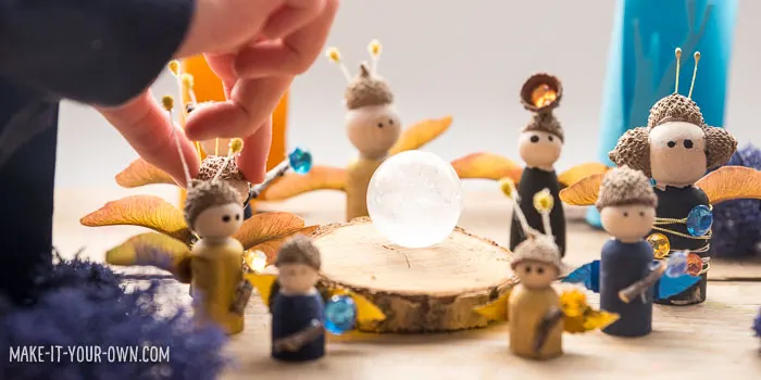 Autumn Fairy Small World: Use items found in nature to create these Fall peg dolls!