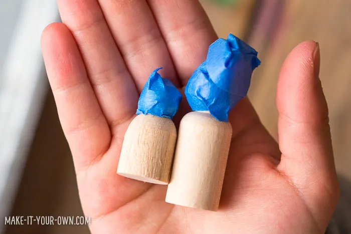 Autumn Fairy Small World: Use items found in nature to create these Fall peg dolls!